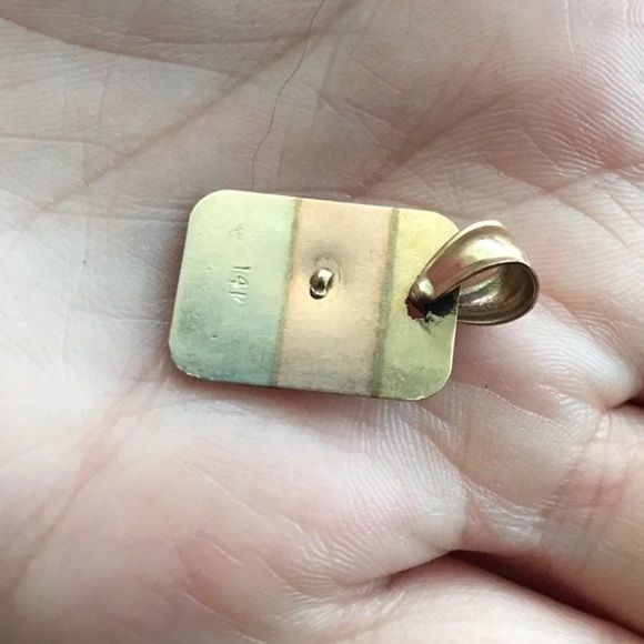 • 14k Vintage Jesus Pendant • - Picture 6 of 8